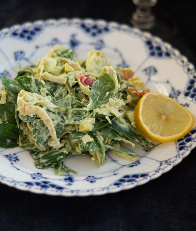 Bønnepasta med avocado-feta creme
