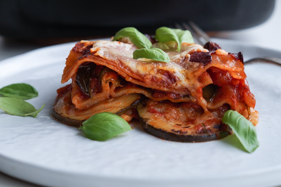 Vegetarlasagne med stegte grøntsager vegetar lasagne Vegetarlasagne med stegte grøntsager vegetar lasagne