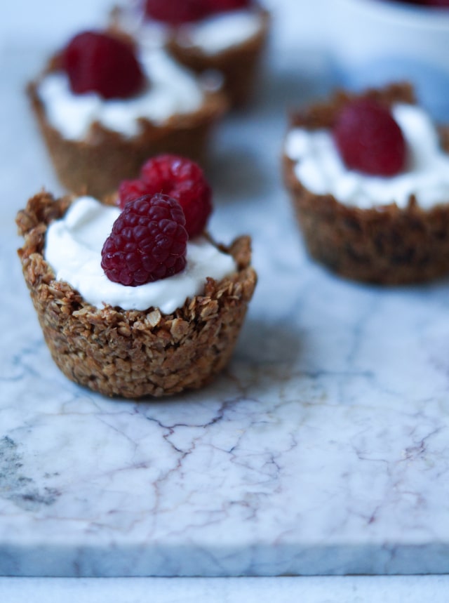 Små granola cups med skyr
