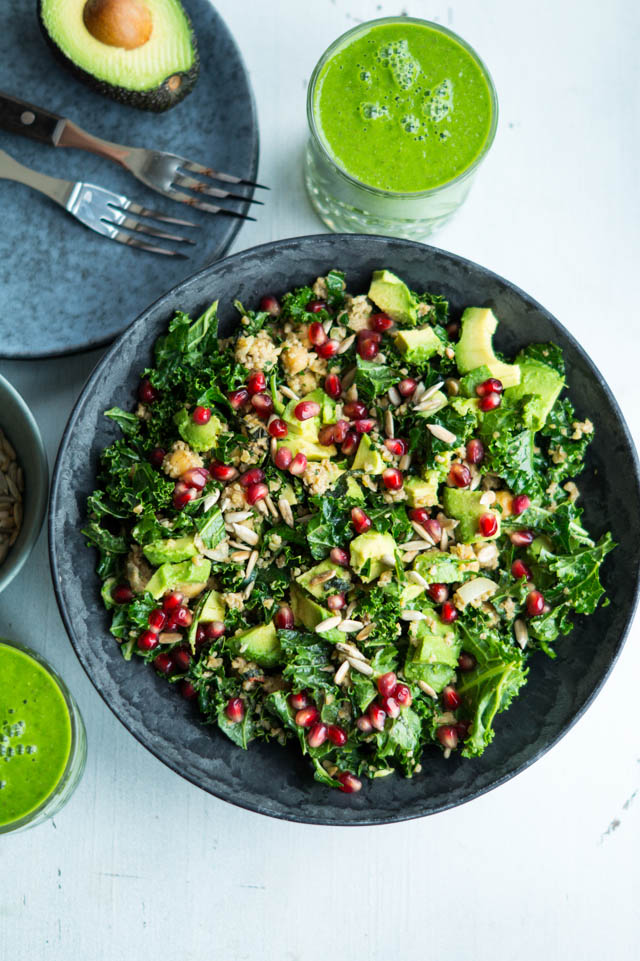 Grønkålssalat med bulgur og tahindressing