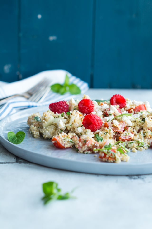 Quinoasalat med feta og hindbær Quinoasalat med feta og hindbær