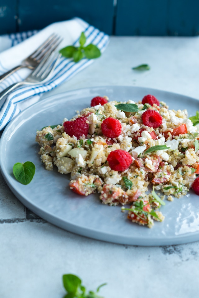 Quinoasalat med feta og hindbær Quinoasalat med feta og hindbær