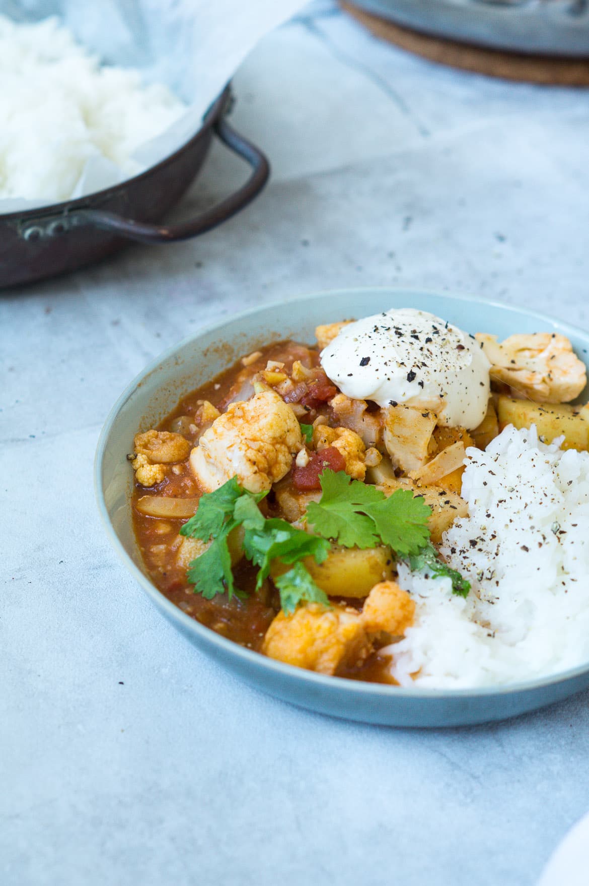 Aloo gobi - vegetarisk indisk ret Aloo gobi - vegetarisk indisk ret