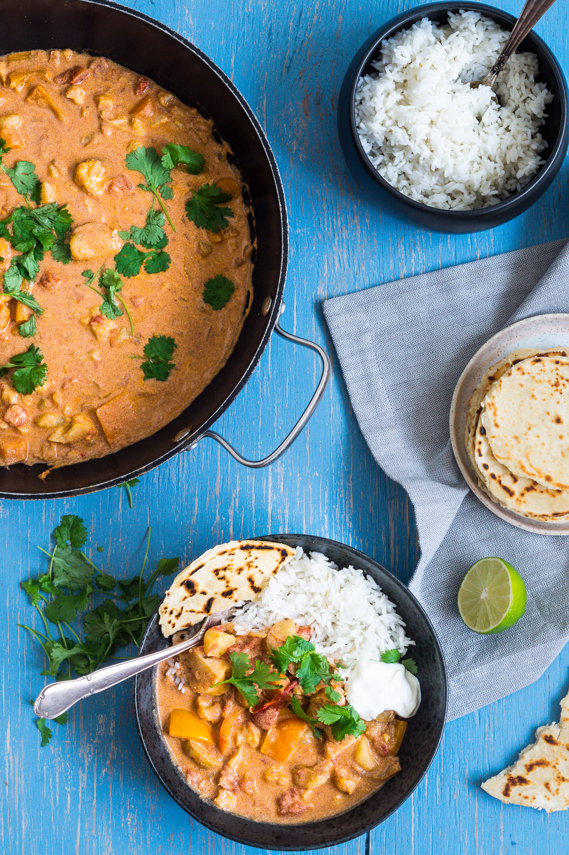 Indisk curry med blomkål og gulerødder