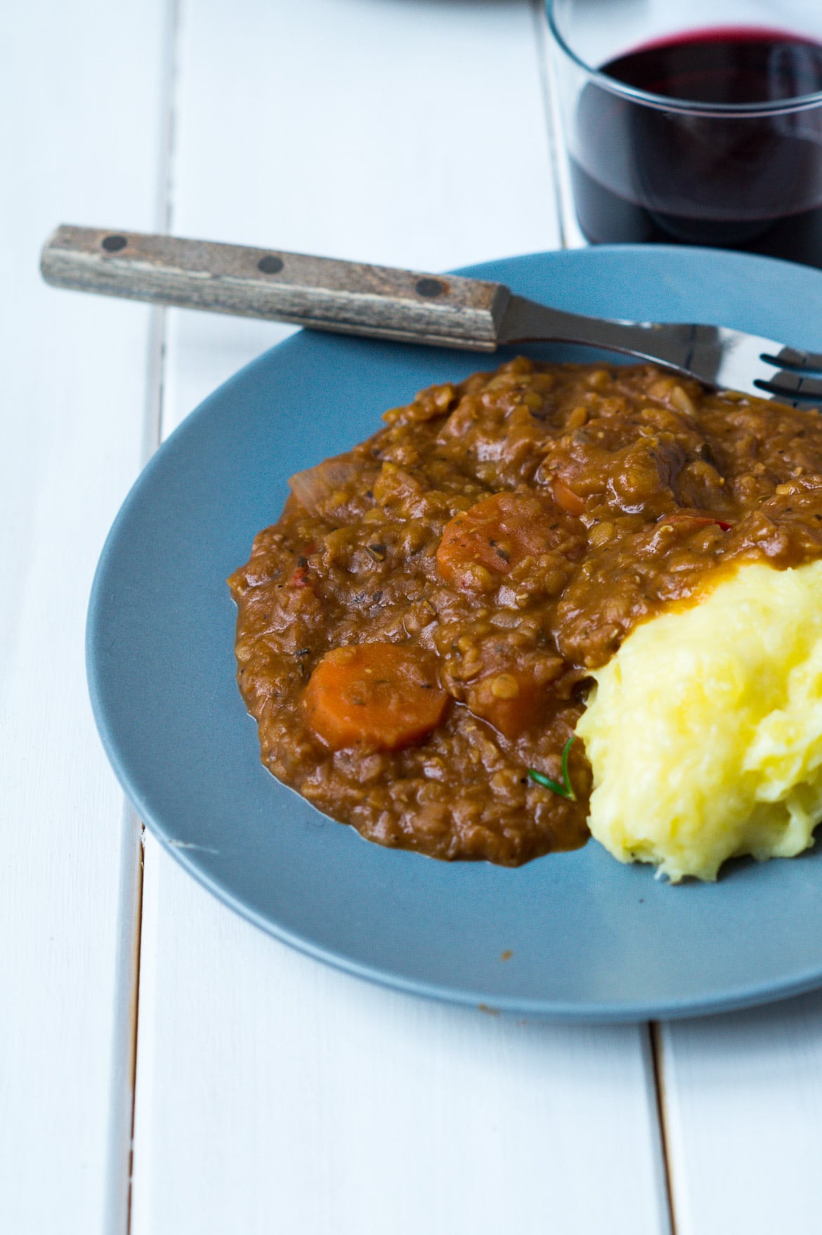 Vegetarisk gryderet med rødvin og linser Vegetarisk gryderet med rødvin og linser