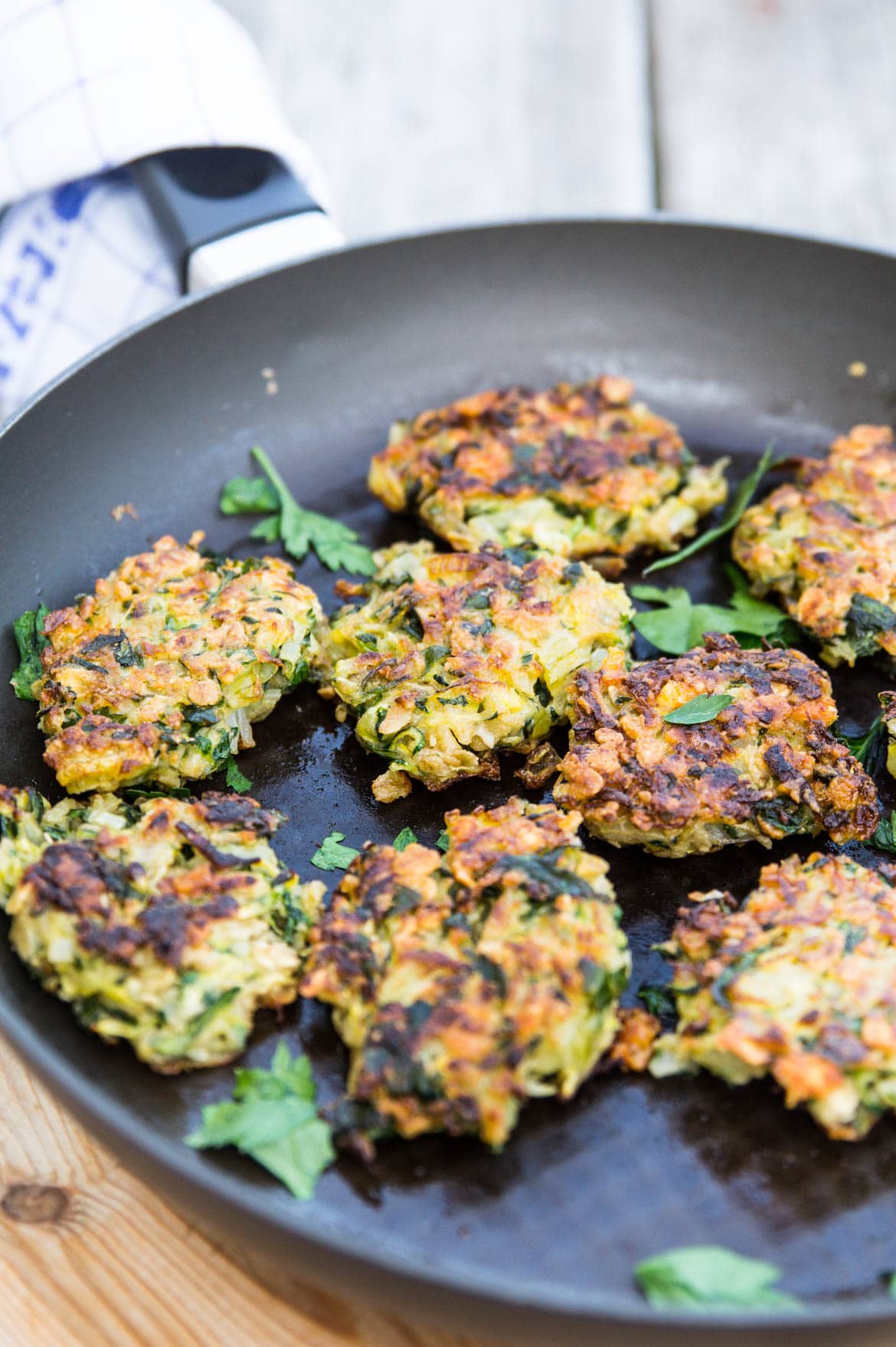 Squashfrikadeller - vegetardeller med squash og parmesan Squashfrikadeller - vegetardeller med squash og parmesan