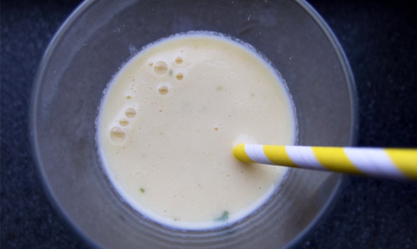 Mangolassi med kærnemælk og ananas Mangolassi med kærnemælk og ananas