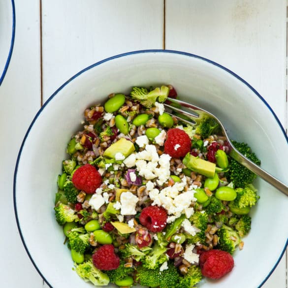 Broccolisalat med edamamebønner
