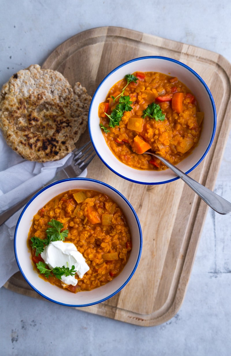 Vegansk linsegryde med gulerødder og kokosmælk