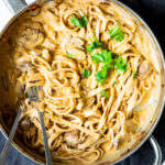 Spaghetti i cashewnødde-sauce med svampe
