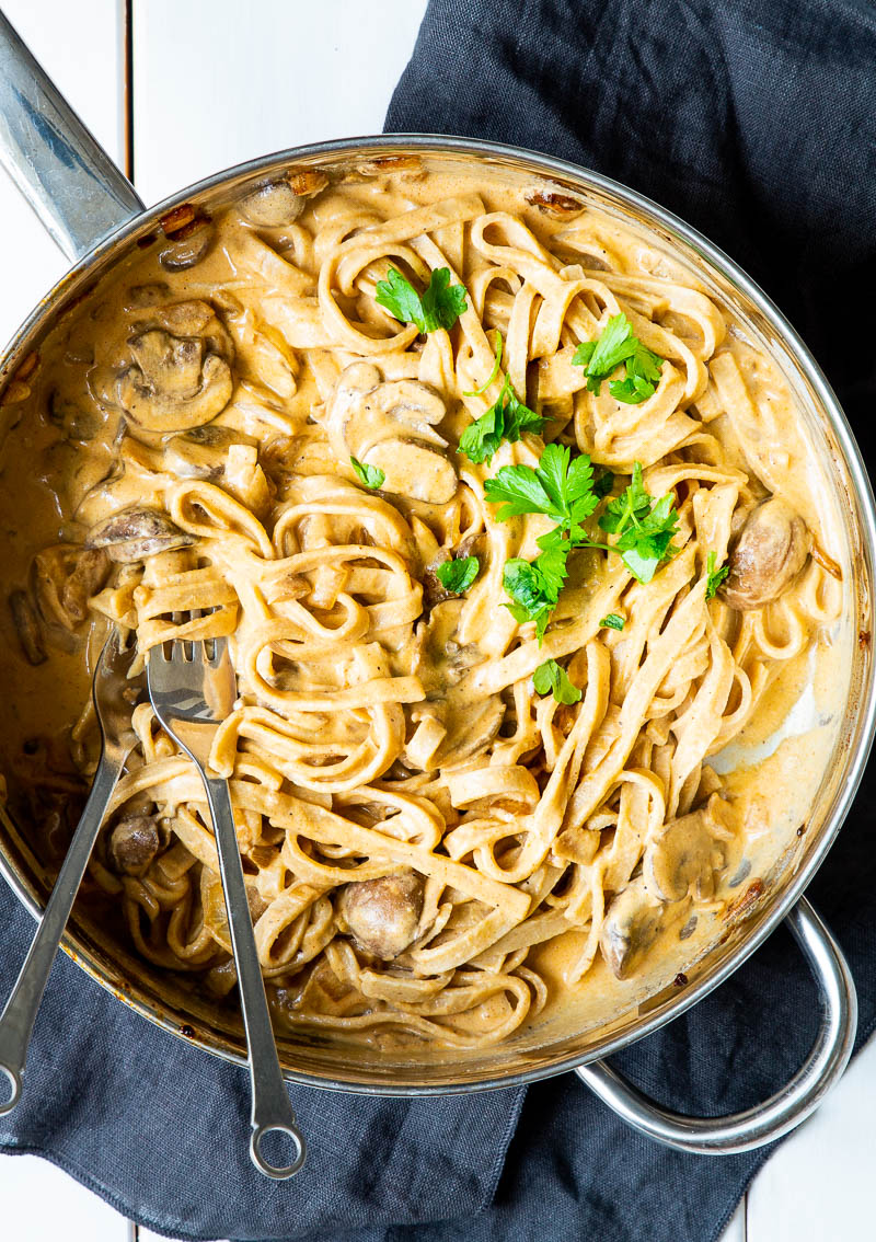 Spaghetti i cashewnødde-sauce med svampe