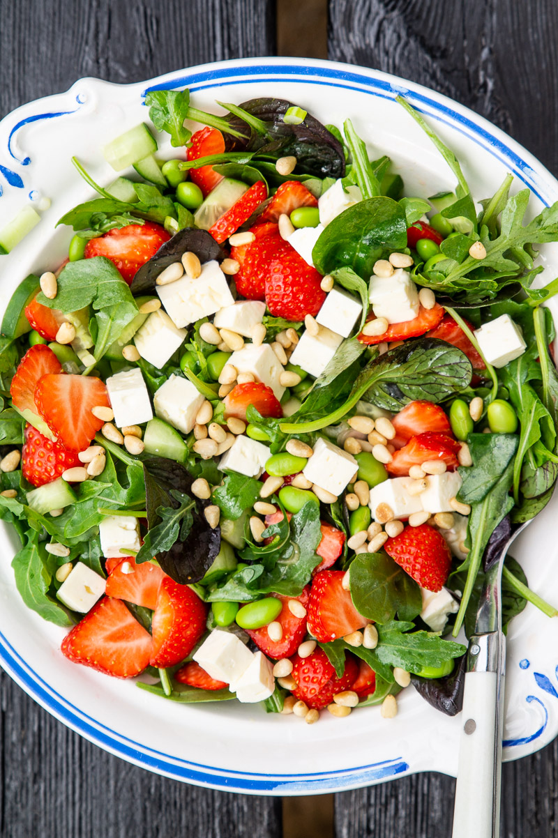 Jordbærsalat med spinat og feta