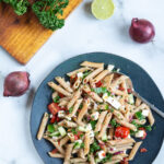 Pastasalat med soltørrede tomater