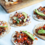 Tostadas med bønner