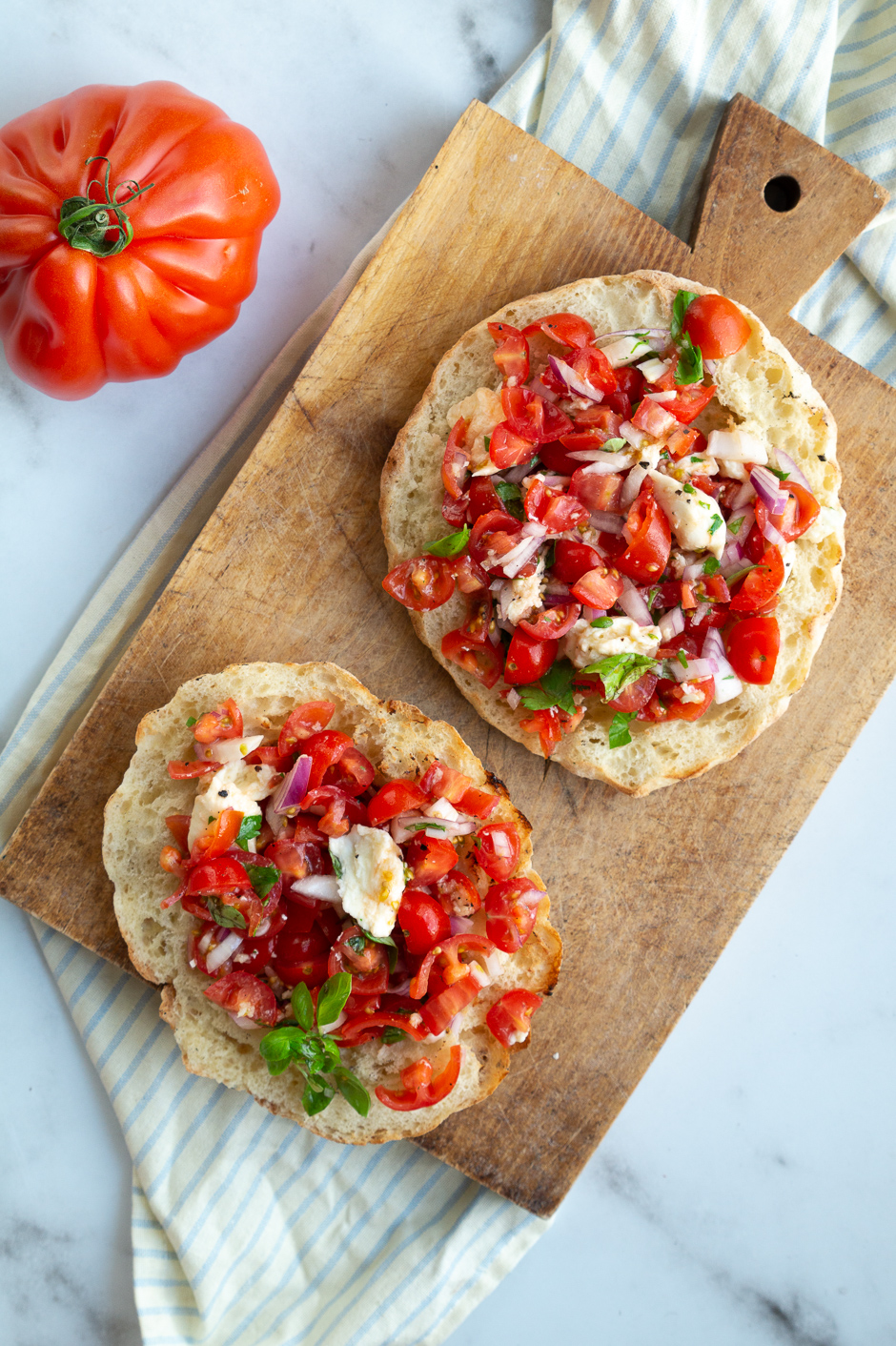 Grillet brød med tomat
