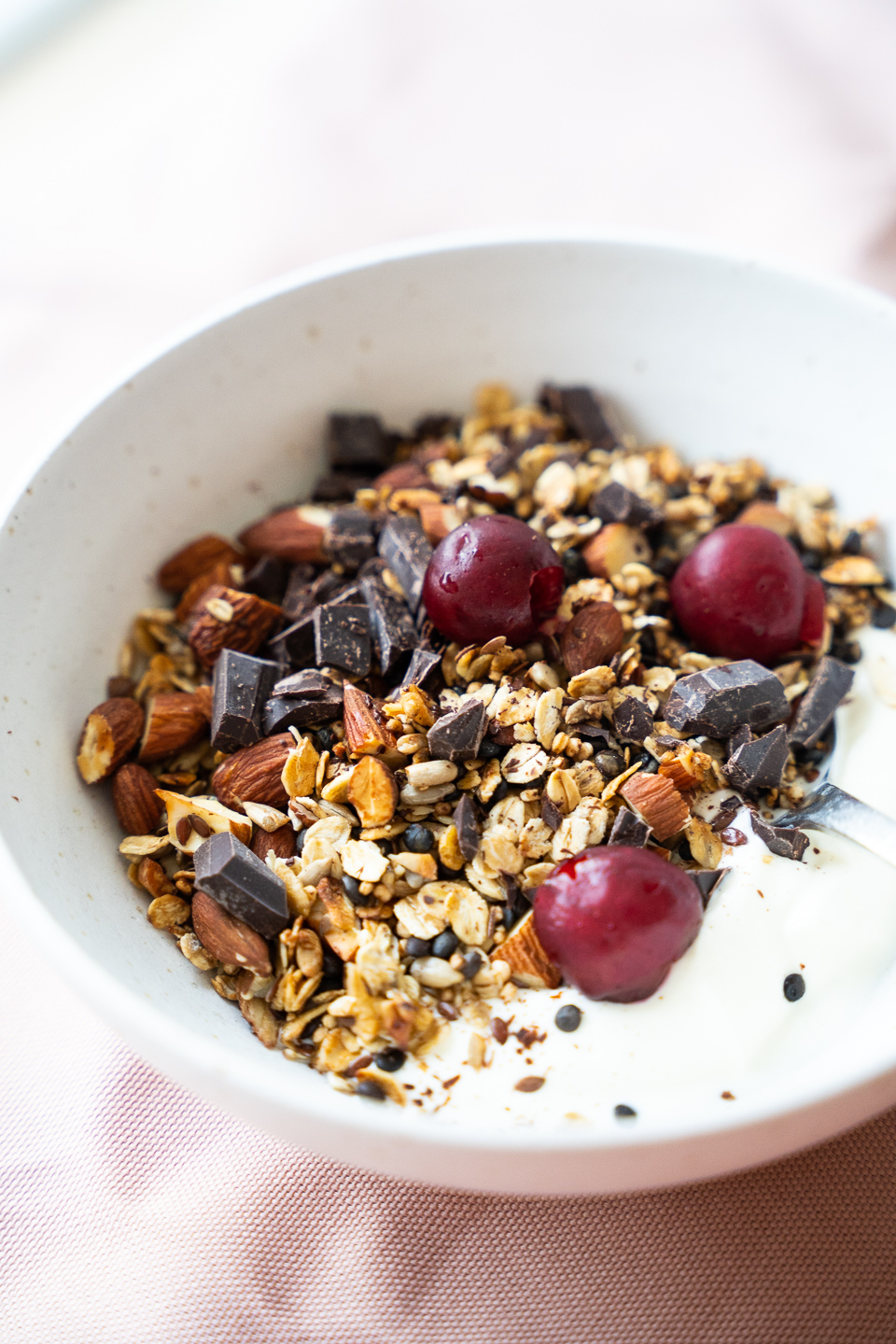 Beluga granola med chokolade og mandler